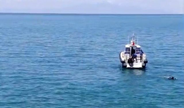 Van-Bitlis yolunda otomobil Van Gölü’ne uçtu: Bir yaralı