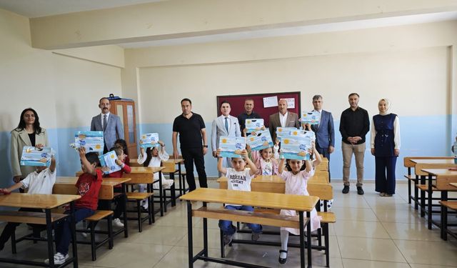 Ahlat'ta 12 Bin 370 Öğrenci Karne Alarak Yaz Tatiline Girdi