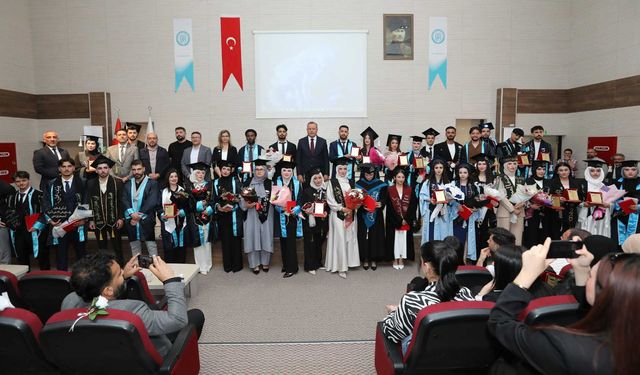 Bitlis Eren Üniversitesi'nde Uluslararası Öğrenciler Mezuniyet Coşkusu Yaşadı