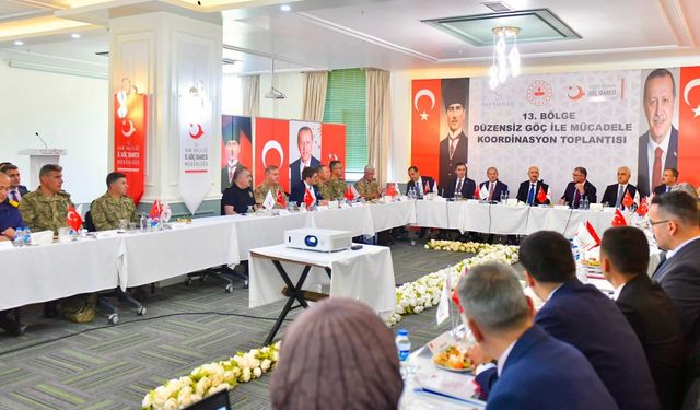 Bitlis Valisi Karakaya, Düzensiz Göçle Mücadele Toplantısına Katıldı