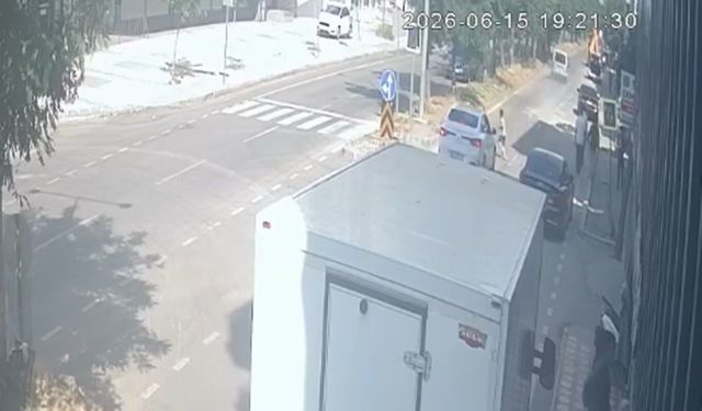 Yaya Geçidinde Otomobilin Çarptığı Küçük Çocuk Ağır Yaralandı
