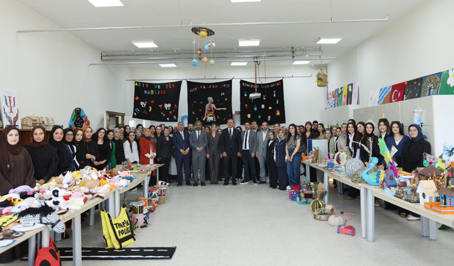 Bitlis'te Geleceğe Dokunan Sergi: 500 Eğitim Materyali Görücüye Çıktı