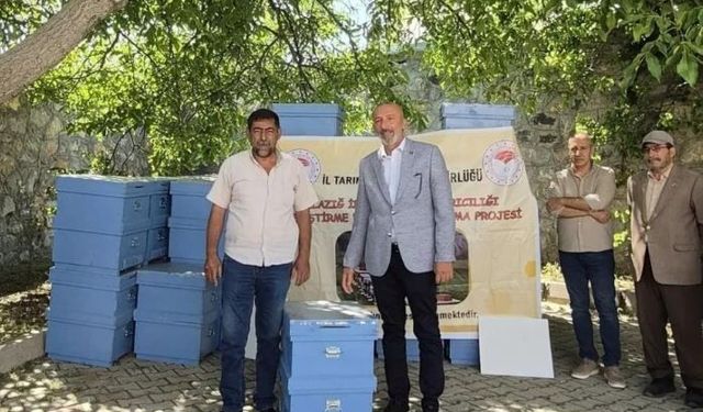 Elazığ'da arıcılara kovan desteği