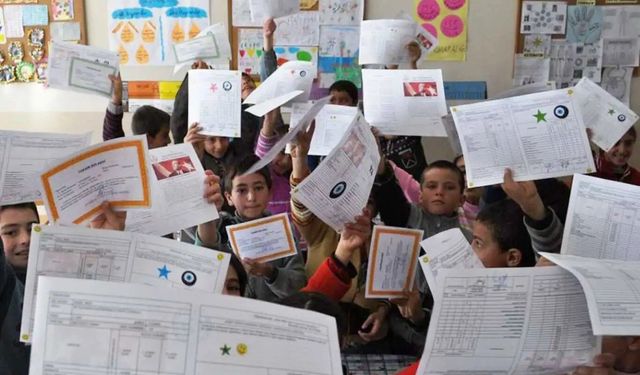 Yaz Tatili Başlıyor, Yaklaşık 18 Milyon Öğrenci Yarın Karne Alacak