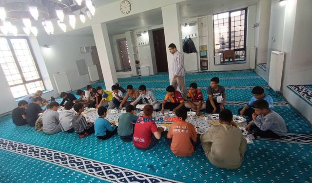 TOKİ 5. Etap Camii’nde Dönem Sonu Kahvaltı Programı Düzenlendi