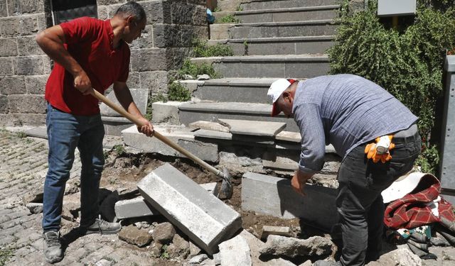 Bitlis'te Yol ve Kaldırım Çalışmaları Aralıksız Sürüyor