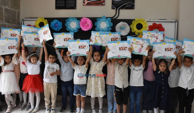 Bitlis’te 96 bin öğrenci karne sevincini yaşadı