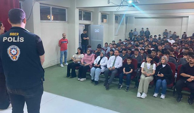 Hizan’da 283 Öğrenci ve 20 Öğretmene Siber Güvenlik Eğitimi