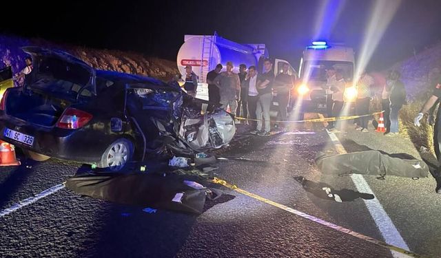 Kafa kafaya feci kaza: 2 ölü, 6 yaralı