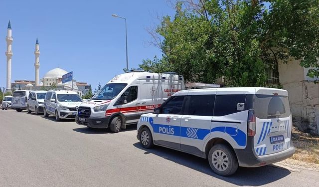 Polis memuru arkadaşının evinde ölü bulundu