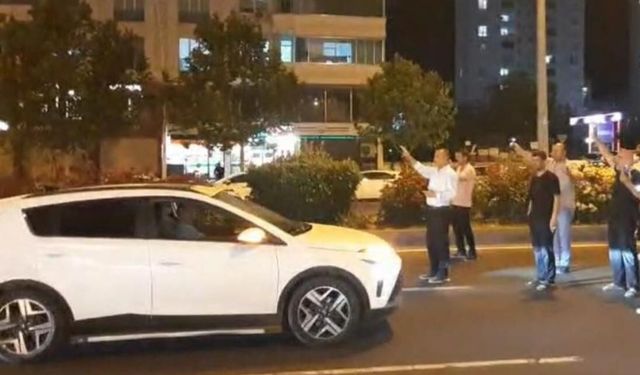 Tehlikeli yol için eylem: Vatandaşlar yolu trafiğe kapattı