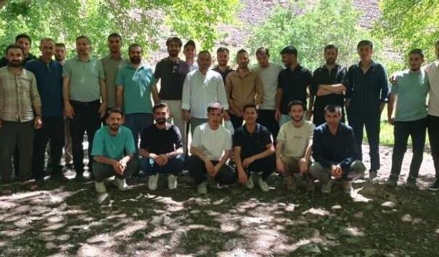 Umre ödüllü yarışmaya katılan gençlere piknik sürprizi