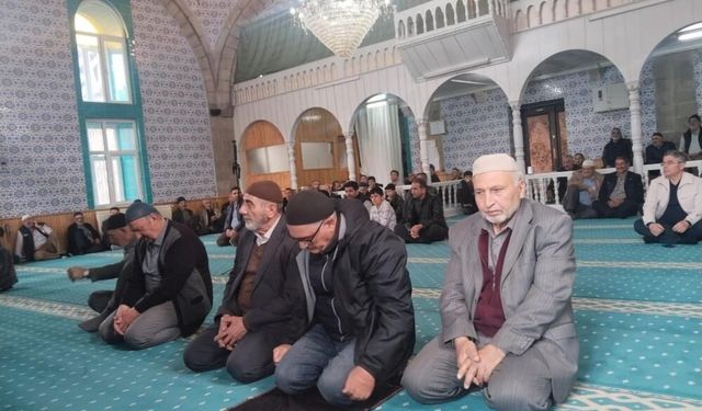 Vefa günü geleneği sürüyor: 7 yılda 7 bin hatim okundu