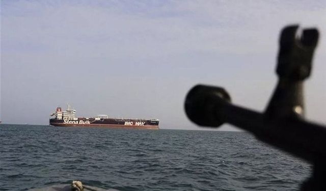 Devrim Muhafızları: Hürmüz'de güvenli olmayan rotayı kullanan iki gemi kaza yaptı