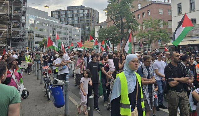 Almanya'da Gazze için destek yürüyüşü düzenlendi