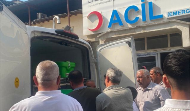 Demir Kapının Altında Kalan 4 Yaşındaki Çocuk Hayatını Kaybetti