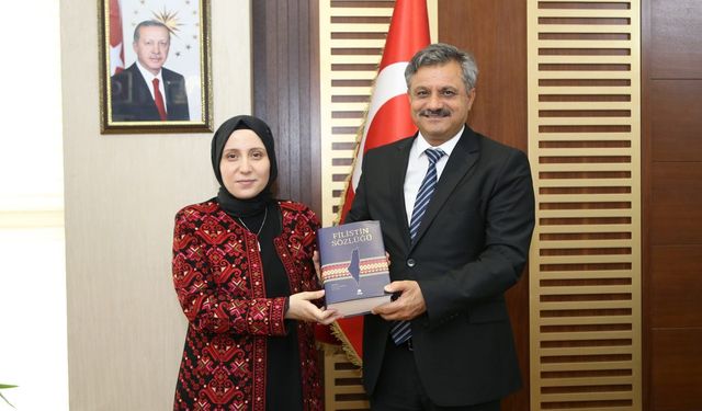 Filistin'i 630 maddede ele alan sözlüğe Siirt Üniversitesinden katkı