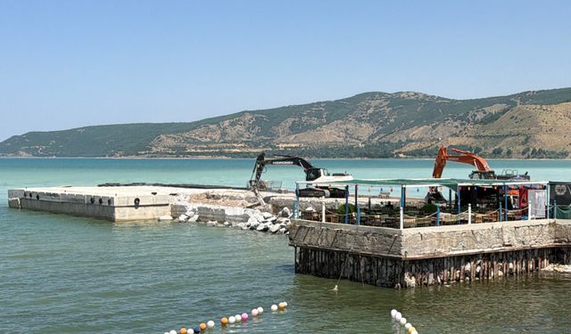 Tatvan'da Güvenlik Riski Taşıyan İskele Yenileniyor