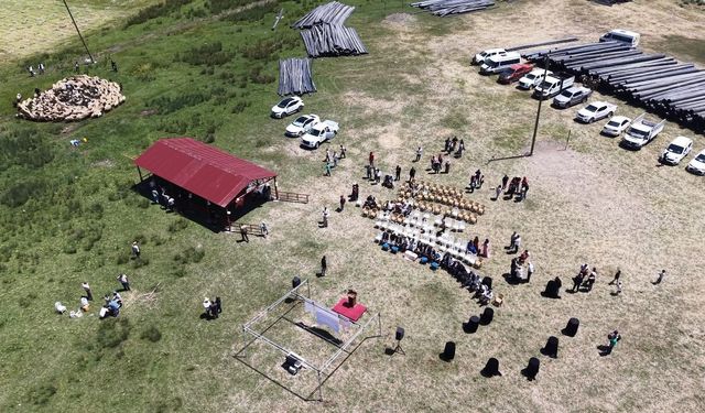 Yüksekova'da Berivanlar İçin Kurulan Sağım Alanları Hizmete Açıldı