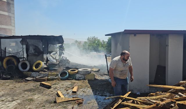 Lastikçide Korkutan Yangın: 4 Kişi Dumandan Etkilendi