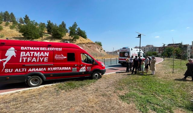 Selfie Çekmek İsterken Sulama Kanalına Düşen Kızı Çevredekiler Kurtardı