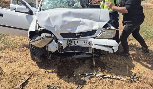 İki Otomobil Çarpıştı: 1'i Ağır 8 Yaralı