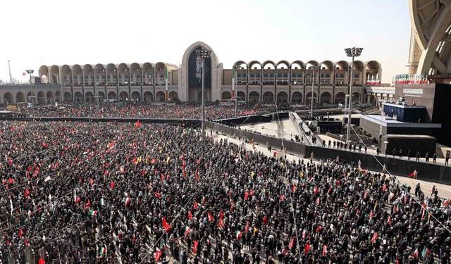 Hamaney için milyonların katıldığı cenaze merasimi sürüyor