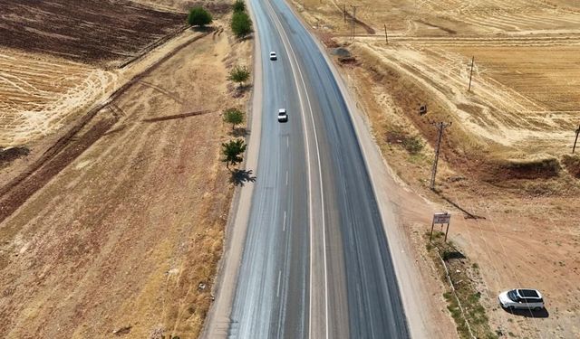 Adıyaman'da kavurucu sıcak asfaltı eritti