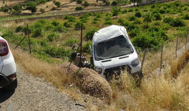 Batman'da minibüs ile otomobil çarpıştı: 11 yaralı