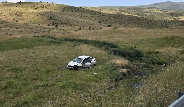 Bingöl'de otomobil araziye uçtu: 1'i bebek 3 yaralı