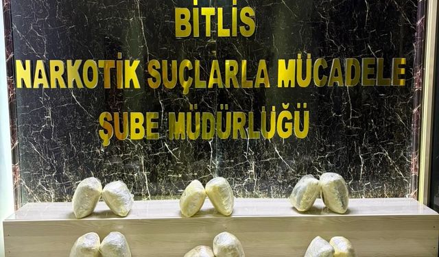 Bitlis'te zehir tüccarlarına geçit yok: Araçta 8 kilo skunk ele geçirildi