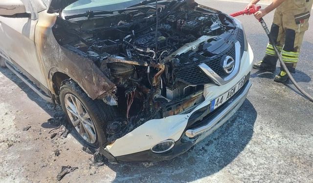 Diyarbakır'da SUV araç yangında kullanılamaz hale geldi