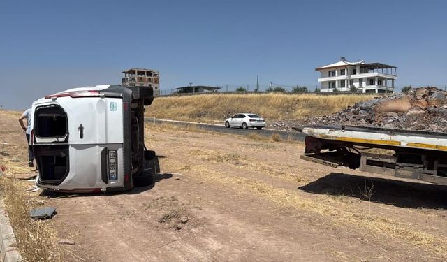 Engellileri taşıyan minibüs ile otomobil çarpıştı: 19 yaralı