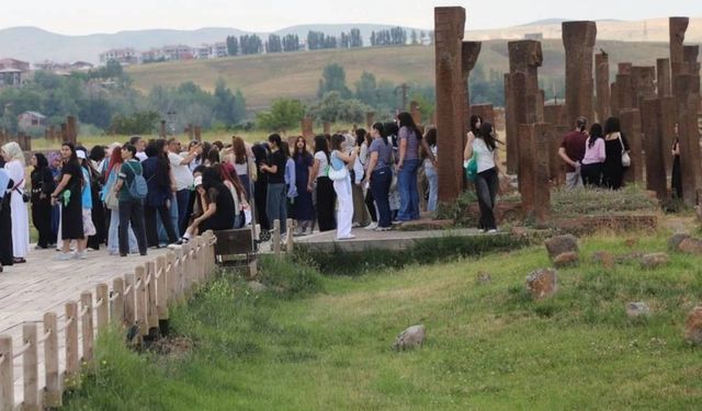 Selçuklu Meydan Mezarlığı Yaz Sezonunda Ziyaretçi Akınına Uğruyor