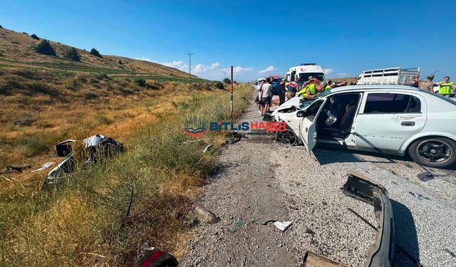 Tavan-Van kara yolunda feci kaza: 2’si ağır 6 kişi yaralandı