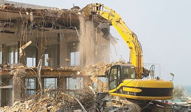 TATVAN'DA KARŞIYAKA 16 DERSLİKLİ İLKOKULU YIK-YAP İŞİ