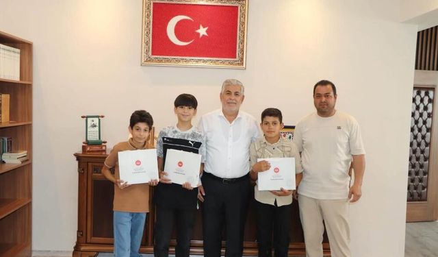 Örnek davranış sergileyen çocuklar Müftülükte ağırlandı