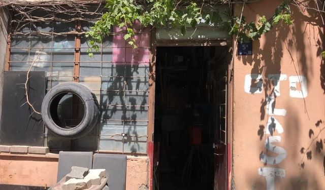 Uyuyor zannettikleri adamın öldüğü ortaya çıktı
