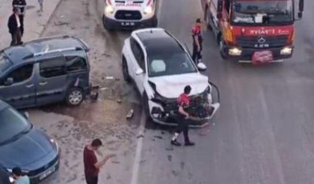 Van'da 3 araç kazaya karıştı: 1 yaralı