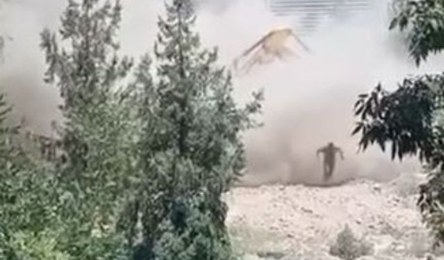 Yıkım sırasında operatör son anda kurtuldu