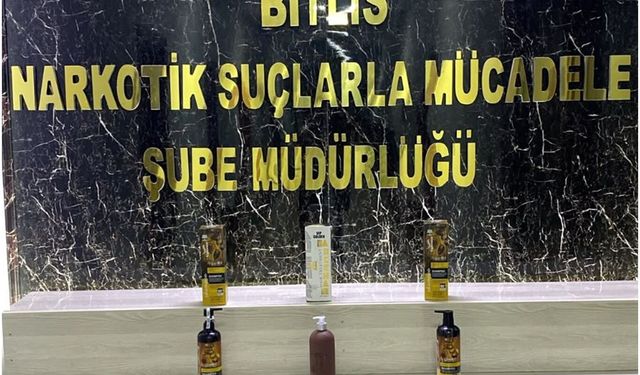 Polisler geçit vermedi! Tatvan'da şampuan şişelerine gizlenmiş 3 kilo sıvı uyuşturucu ele geçirildi