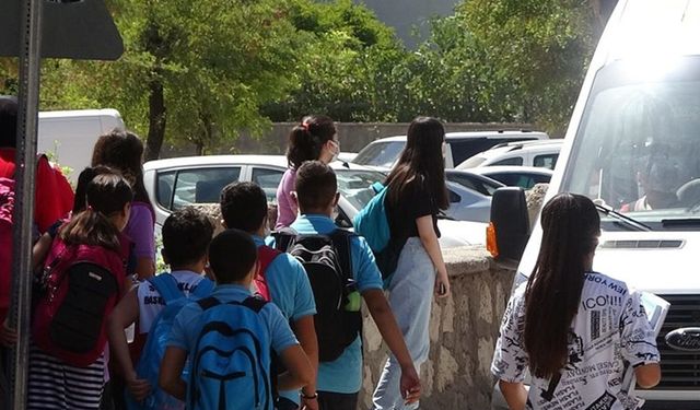 Siirt'te taşımalı eğitim belirsizliği: Öğrenciler okullarına nasıl ulaşacak?