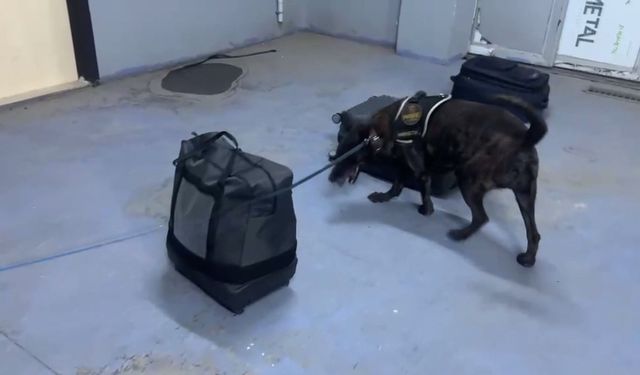 Kıyafetlere emdirilmiş 7 kilo metamfetamin ele geçirildi