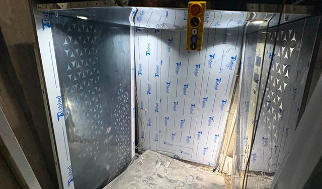Asansör kabininin altında kalan işçi hayatını kaybetti