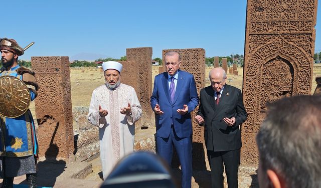 Cumhurbaşkanı Erdoğan’dan Ahlat Selçuklu Kabristanı’na ziyaret