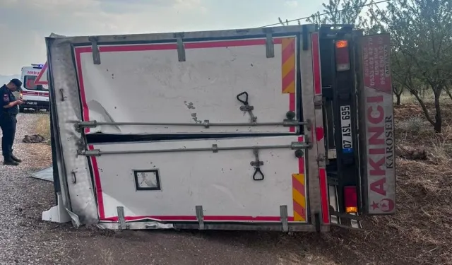 Gölbaşı’nda kontrolden çıkan kamyon devrildi: 1 yaralı