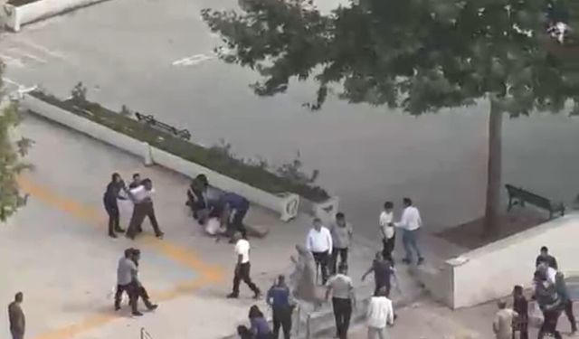 Adliye önünde tekmeli yumruklu kavga
