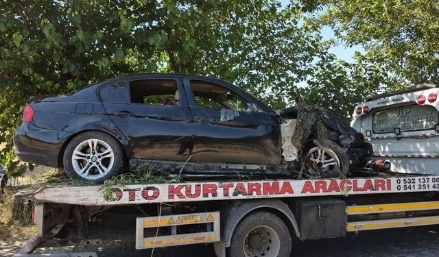 Batman'da ağaca çarpıp boş araziye savruldu: Facia ucuz atlatıldı