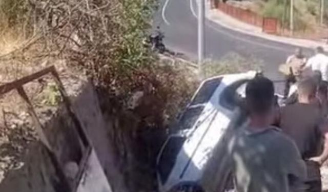 Batman'da kafa kafaya çarpıştılar, araç çukura düştü