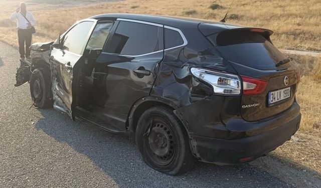 Batman'da kamyon ile otomobil çarpıştı: 2 yaralı